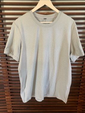 🎉NEW LISTING!🎉lululemon Men's Crew Neck T-Shirt - Light Gray